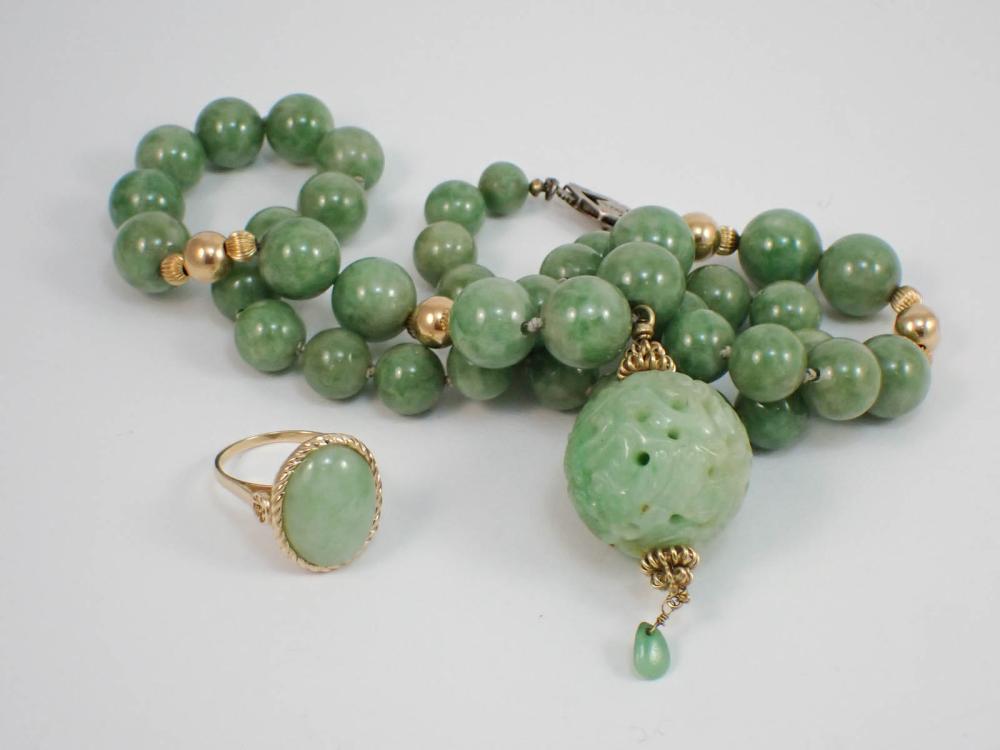 TWO ARTICLES OF JADE AND FOURTEEN