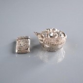 TWO ASIAN OBJETS DE VERTU - CA