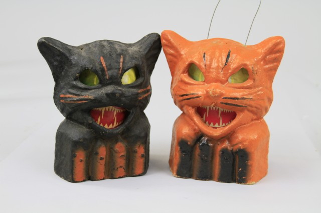 TWO CATS ON FENCE HALLOWEEN