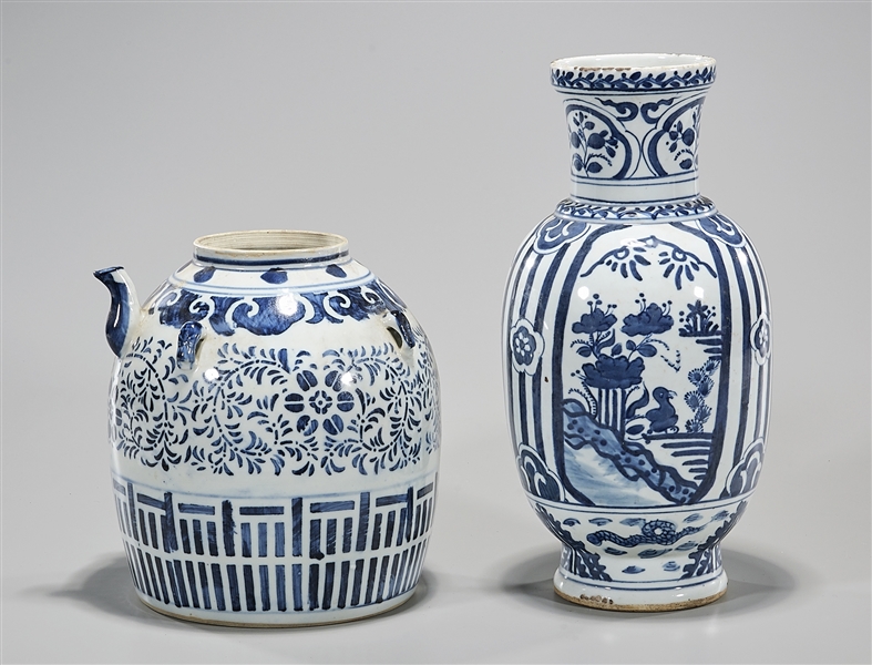 Two Chinese blue and white