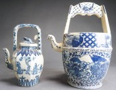 TWO CHINESE BLUE AND WHITE POR