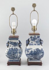 TWO CHINESE BLUE AND WHITE POR