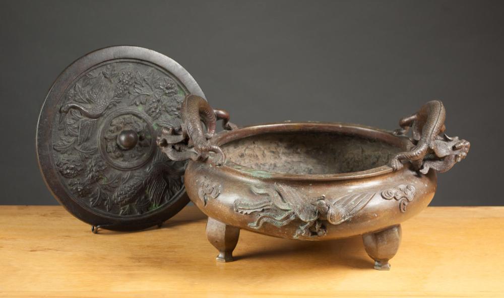 TWO CHINESE BRONZE ARTICLES: A