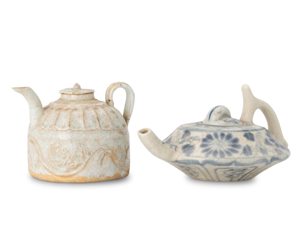 TWO CHINESE CERAMIC TEAPOTSTwo