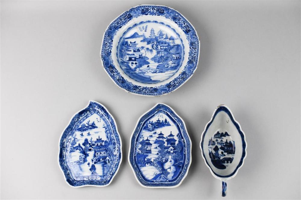 TWO CHINESE EXPORT BLUE AND WHITE