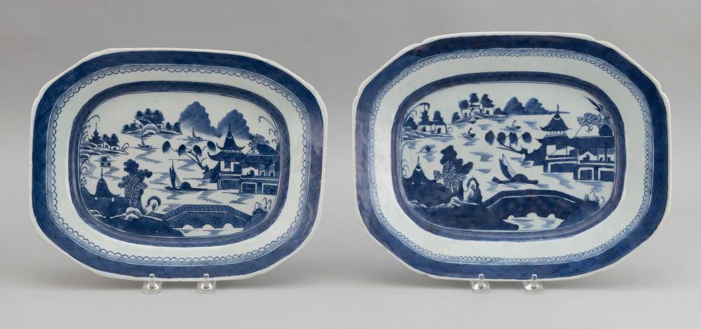 TWO CHINESE EXPORT BLUE AND WHITE