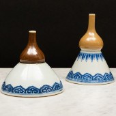 TWO CHINESE EXPORT BLUE AND WH