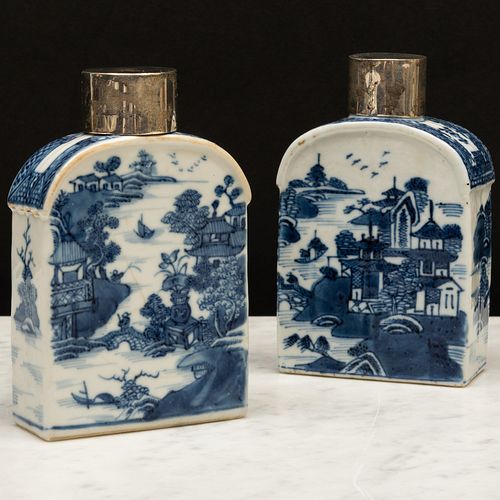 TWO CHINESE EXPORT BLUE AND WHITE