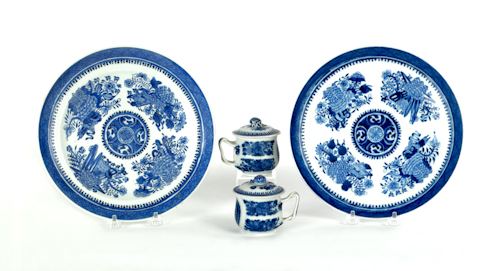 Two Chinese export porcelain blue