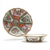 TWO CHINESE EXPORT PORCELAIN B