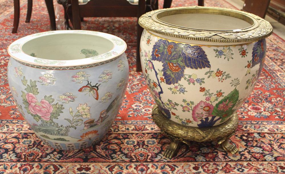 TWO CHINESE EXPORT PORCELAIN