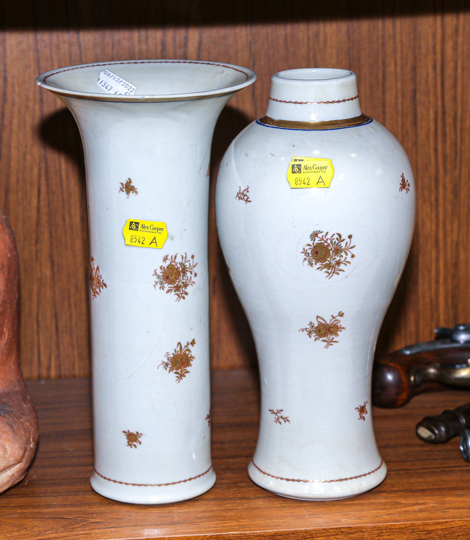 TWO CHINESE EXPORT PORCELAIN