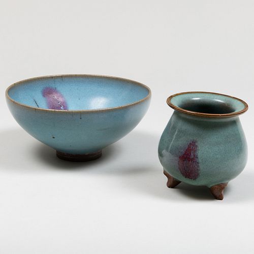 TWO CHINESE JUNYAO TYPE POTTERY