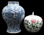 TWO CHINESE PORCELAIN PIECESTw