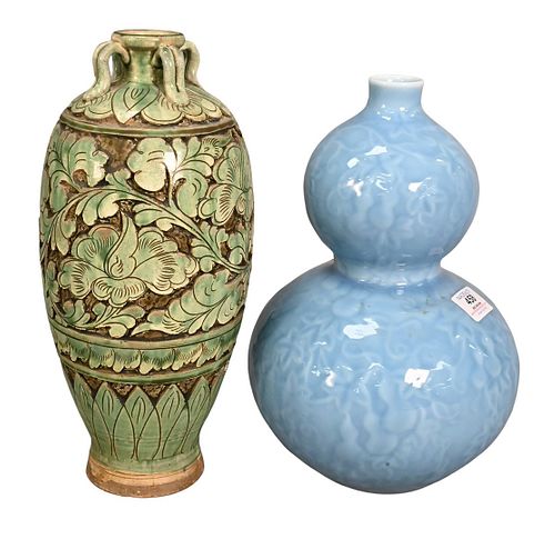 TWO CHINESE PORCELAIN VASESTwo