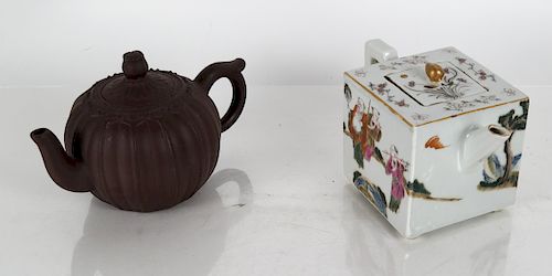 TWO CHINESE TEAPOTSTwo Chinese
