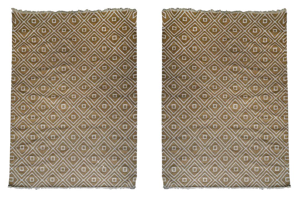 TWO DIAMOND-PATTERN FLATWEAVE
