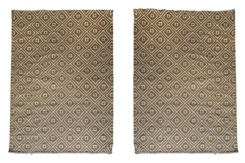 TWO DIAMOND-PATTERN FLATWEAVE