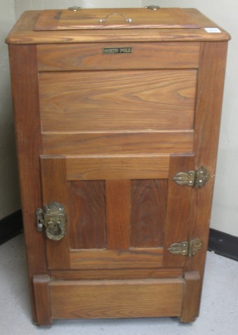 TWO-DOOR ASH ICEBOX the ''North
