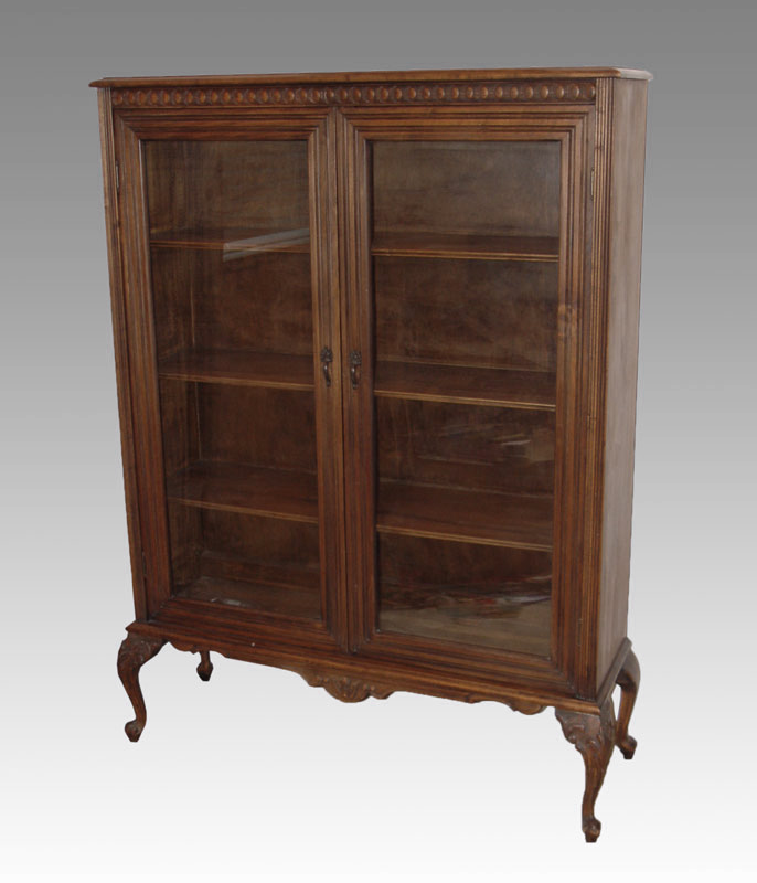 TWO DOOR BOOKCASE ON CARVED FEET: 2