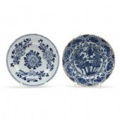TWO DUTCH DELFT PLATES, DE POR
