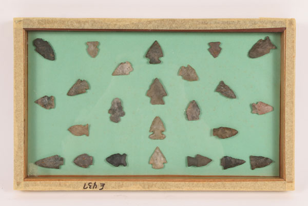 Two frames; E437 with 25 arrowheads