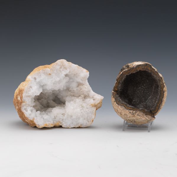 TWO GEODE SPECIMENS  Two geodes,