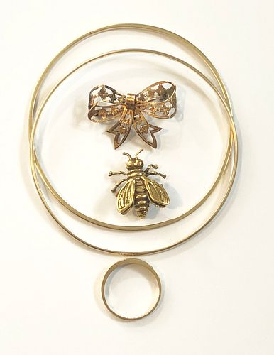 TWO GOLD BANGLES, BEE PIN, BOW