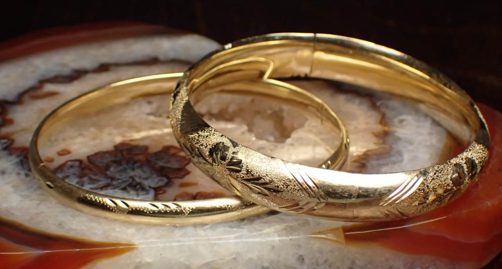 TWO GOLD BANGLESTWO GOLD BANGLES,