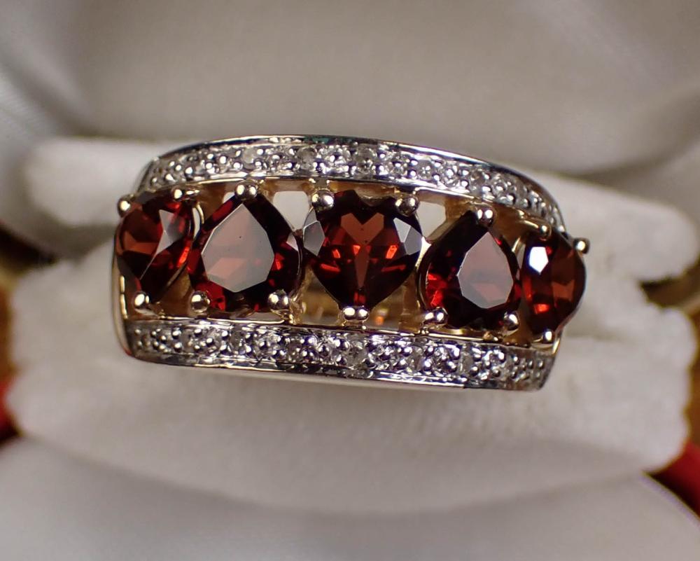TWO GOLD RINGS WITH SEMI PRECIOUS