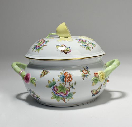 TWO HANDLED HEREND COVERED