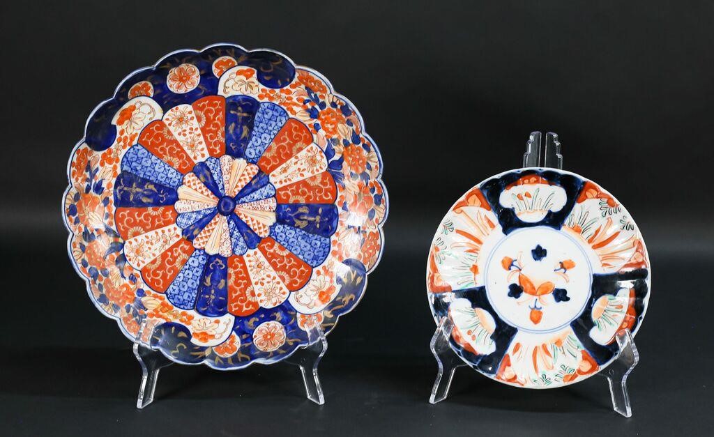 TWO IMARI PORCELAIN DISHESOne Imari