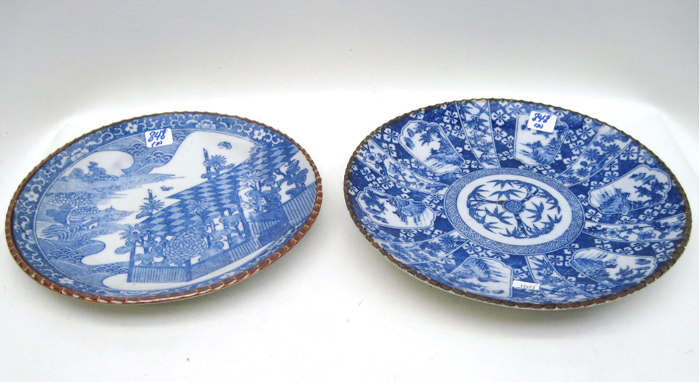 TWO JAPANESE IGEZARA PORCELAIN
