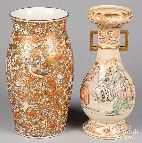 TWO JAPANESE PORCELAIN VASESTwo