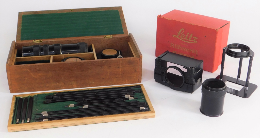 TWO LEITZ LEICA HILFSGERäT