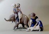 TWO LLADRO PORCELAIN FIGURESMa