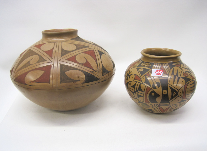 TWO NATIVE AMERICAN INDIAN POTS: