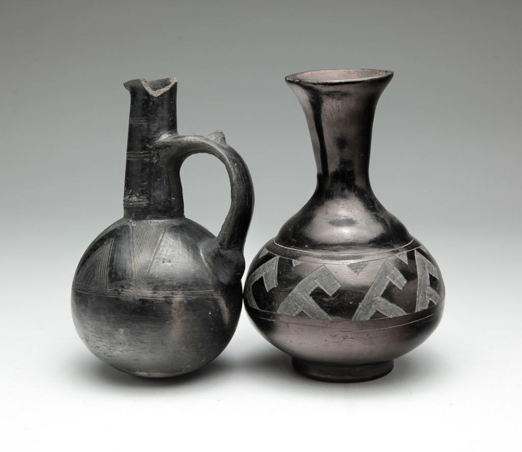 TWO NATIVE AMERICAN POTTERY