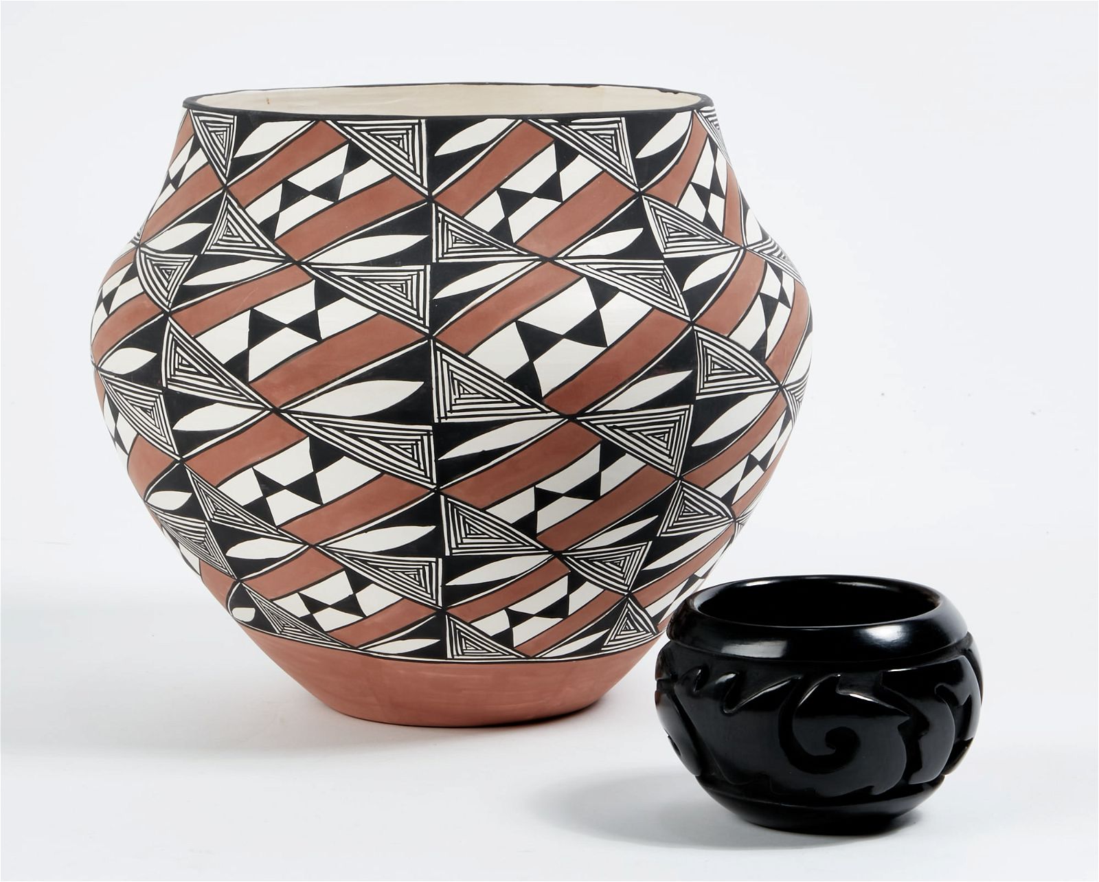 TWO NATIVE AMERICAN POTTERY