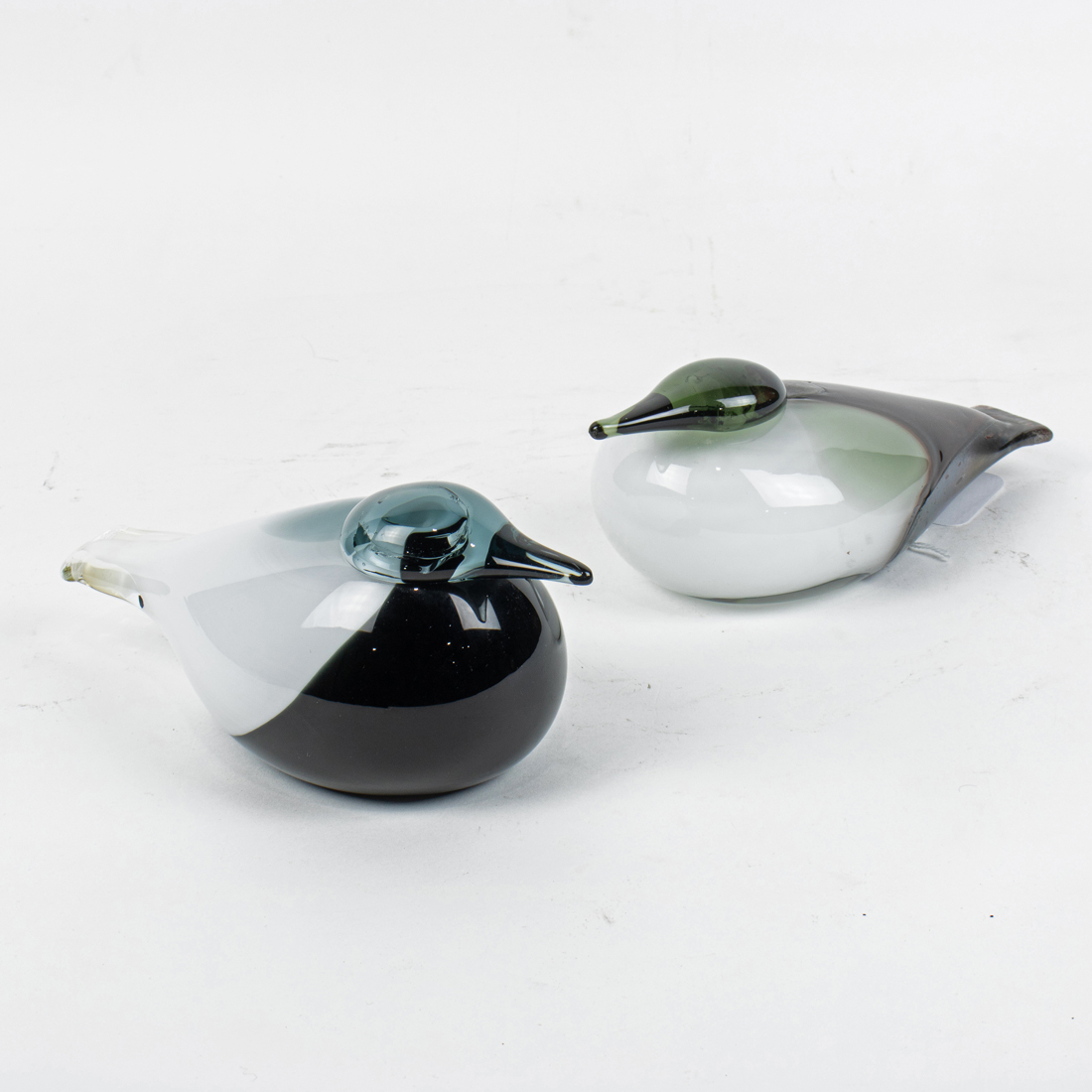 TWO OIVA TOIKKA GLASS BIRDS Two