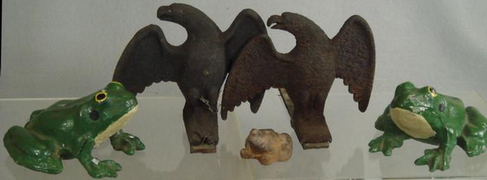Two painted cast lead frogs,  5