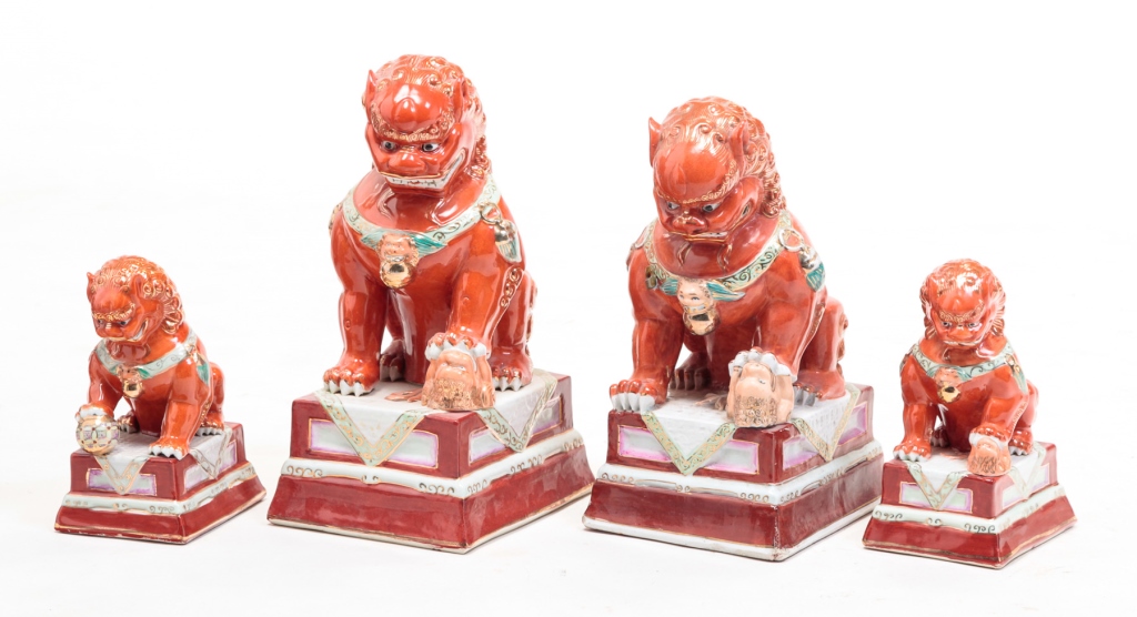 TWO PAIR OF CHINESE PORCELAIN FOO