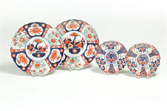 TWO PAIR OF IMARI PLATES.  Japan 