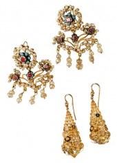 TWO PAIRS ANTIQUE GOLD EARRING
