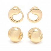 TWO PAIRS OF 18KT GOLD STUD EA