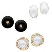 Two Pairs of Gold and MabÃ© Pe