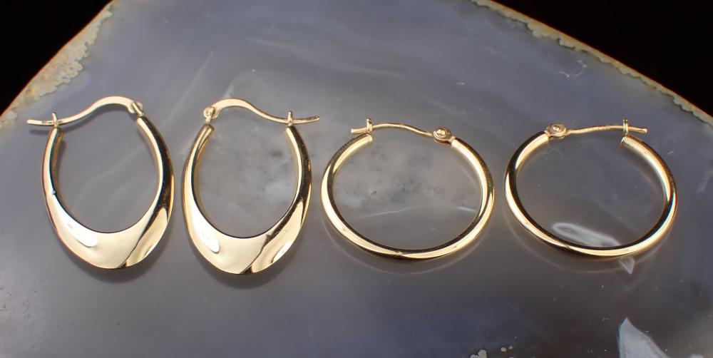 TWO PAIRS OF YELLOW GOLD HOOP