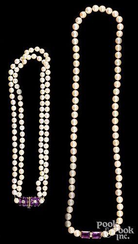 TWO PEARL NECKLACESTwo pearl