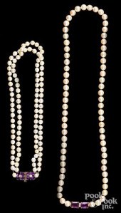 TWO PEARL NECKLACESTwo pearl n