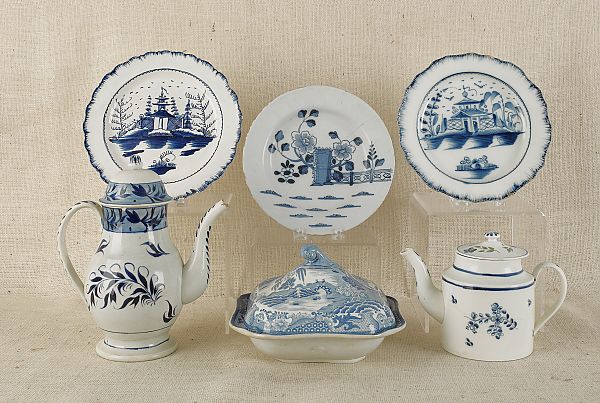 Two pearlware teapots early 19th c.